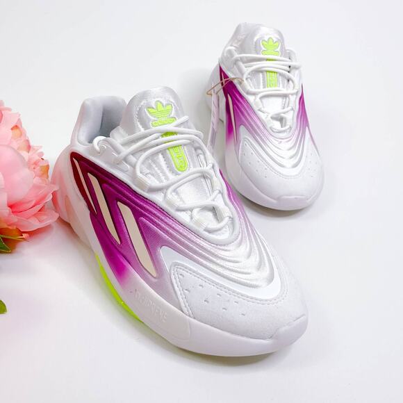 Adidas Ozelia Originals Lace Up Running Shoes White Signal Green size 5.5 NEW - Picture 1 of 12